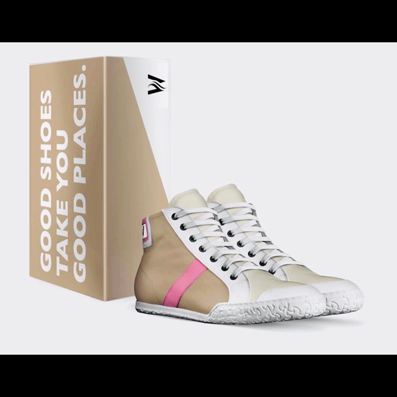 WrightHouse woman’s tennis shoes - Picture 2 of 2